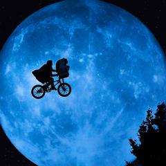 E.T.外星人 - 4qAQYiZk7GIaNUiGFLYxiPvvzr.jpg