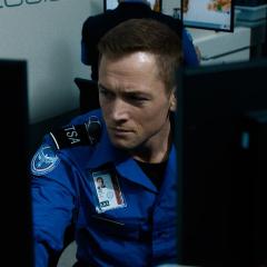 随身危机 - 1ipEcDoThRB588LJS2CqMSCQRm6.jpg