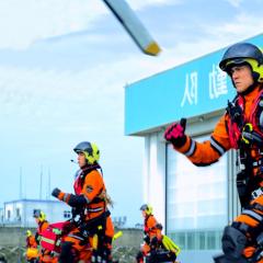 紧急救援 - 30Ed51yKsG1R2koDHCvz9zzS31n.jpg