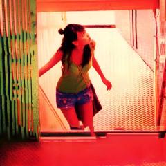 伊莎贝拉 - erVR2KHYimK0A3eNXWVGsXCjD3J.jpg