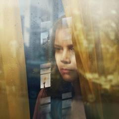 窗里的女人 - gUttUEqsrvaMlK5oL5TSQ54iE96.jpg