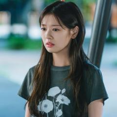 妈妈朋友的儿子 - 8z7SmmPA1MsCvP7oGocprHAM8Kj.jpg